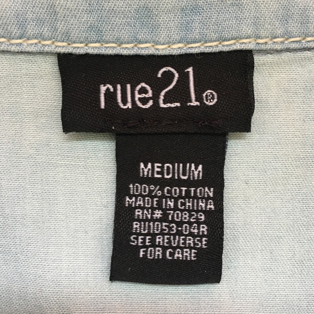 Rue 21 Light Wash Chambray Button Down Shirt, Medium (Juniors) - Picture 6 of 10
